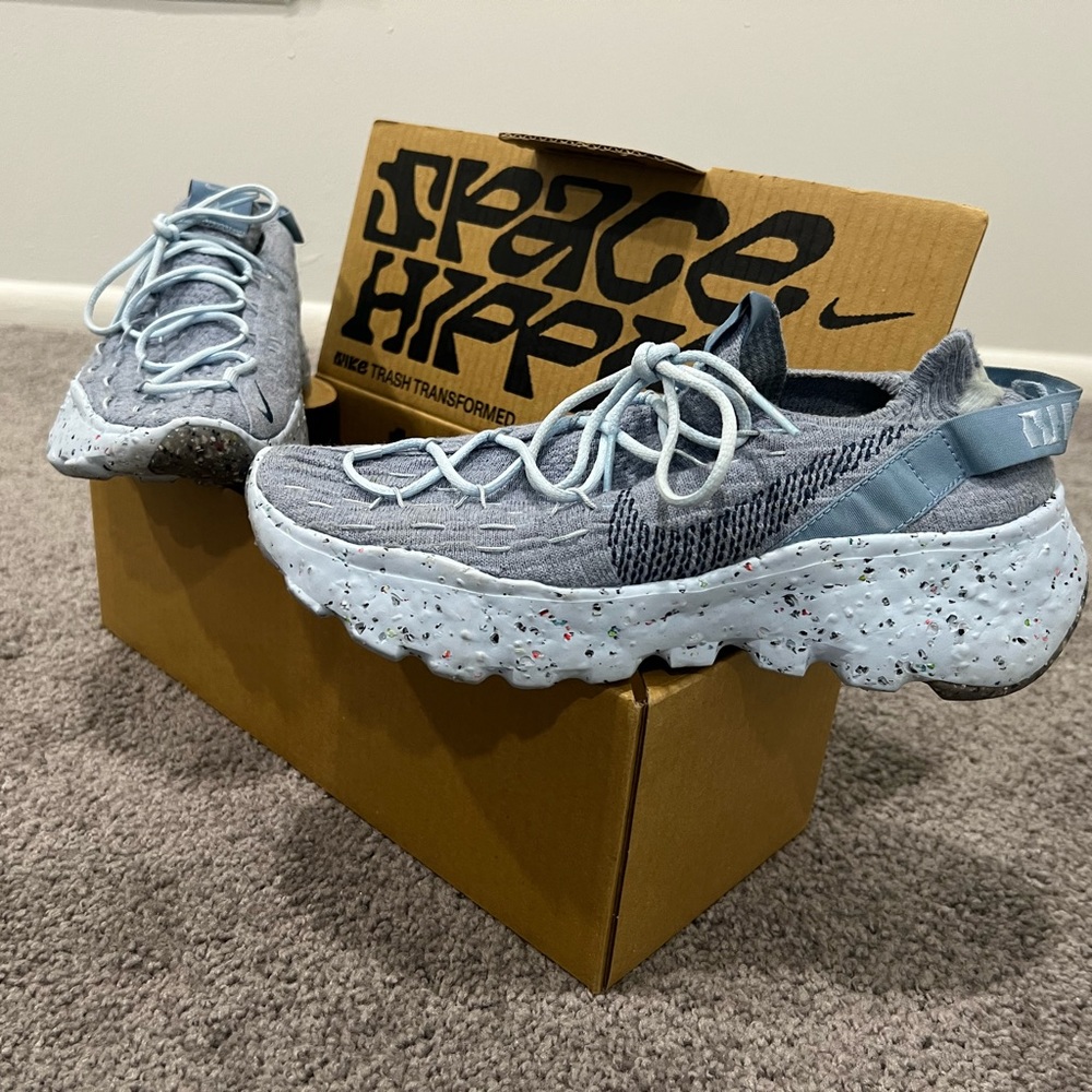 Womens Nike space hippie 04